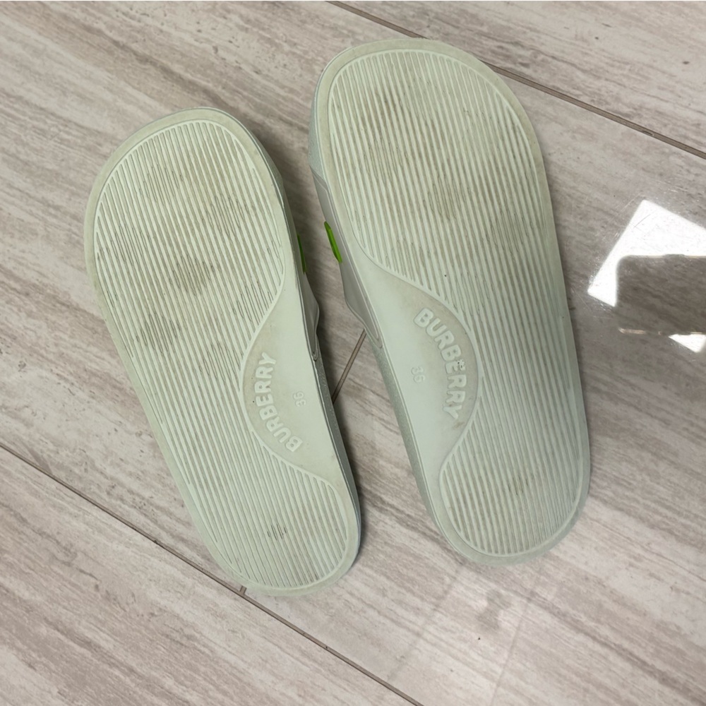 Burberry Green Rubber Logo Embossed Slides Womens Size 7.5 - Picture 2 of 3